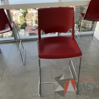 Lote 093 - 3 Bancos altos con descansa pies, asiento y respaldo color rojo - Imagen 5