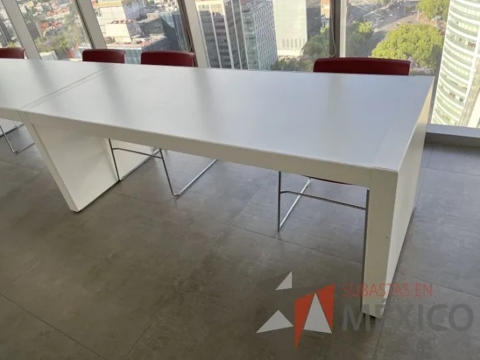 Lote 047 - Mesa de trabajo para 4 personas color blanco - Imagen 4