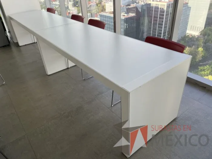 Lote 047 - Mesa de trabajo para 4 personas color blanco