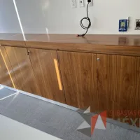 Lote 057 - Credenza de 5 puertas color café