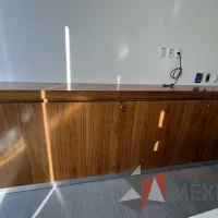 Lote 057 - Credenza de 5 puertas color café - Imagen 9
