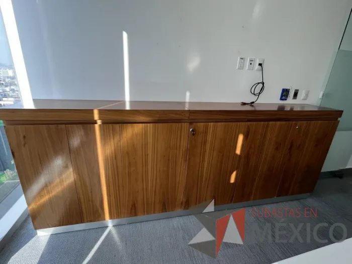 Lote 057 - Credenza de 5 puertas color café - Imagen 9