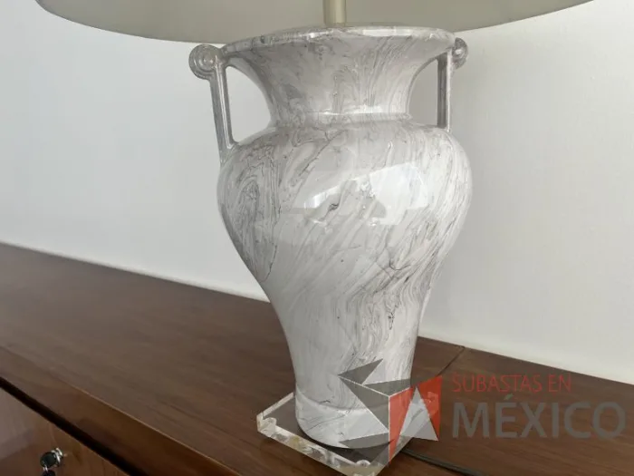 Lote 058 - Lampara con base de acrílico - Imagen 4