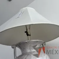 Lote 058 - Lampara con base de acrílico - Imagen 3