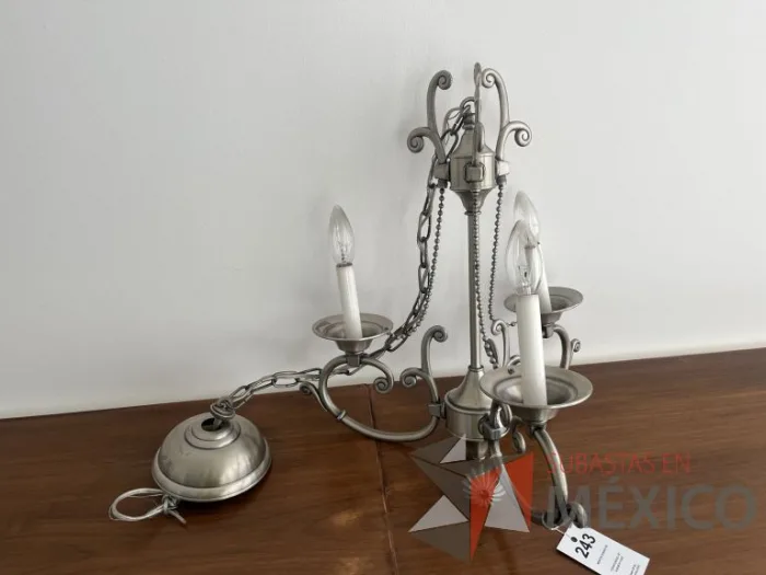 Lote 060 - Candelabro de techo metálico de 3 focos - Imagen 4