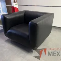 Lote 084 - Sillón de 1 plazas con asiento y respaldo en piel color negro - Imagen 4
