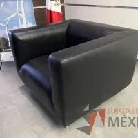 Lote 084 - Sillón de 1 plazas con asiento y respaldo en piel color negro - Imagen 6