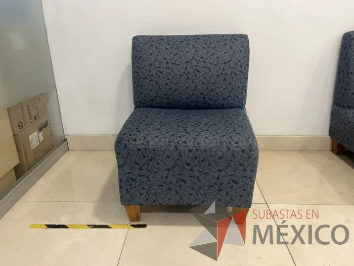 Lote 003 - 2 Sillones de 1 plaza con asiento y respaldo en tela color azul - Imagen 5