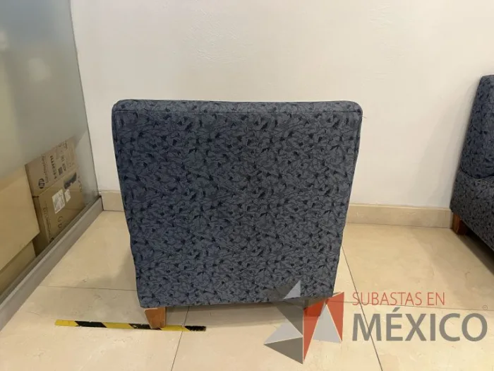 Lote 003 - 2 Sillones de 1 plaza con asiento y respaldo en tela color azul - Imagen 3