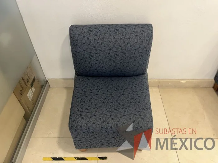 Lote 003 - 2 Sillones de 1 plaza con asiento y respaldo en tela color azul - Imagen 2