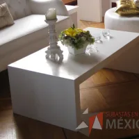 Lote 061 - Mesa de centro rectangular de madera color blanco
