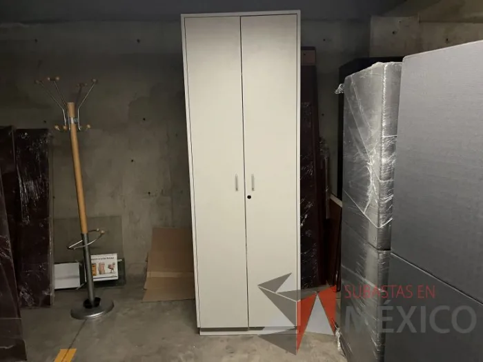 Lote 021 - Gabinete alto con 2 puertas color gris - Imagen 3