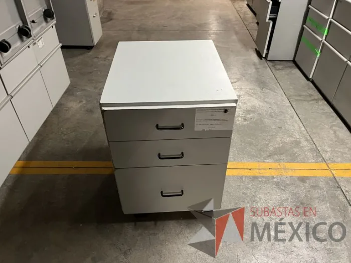 Lote 073 - 9 Archiveros verticales de 3 cajones color gris
