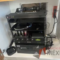 Lote 152 - Sistema de Video conferencia Webex Room (9 micrófonos, cámaras, switch PoE, rack, control táctil, proyector y sistema de presentación digital) - Imagen 6