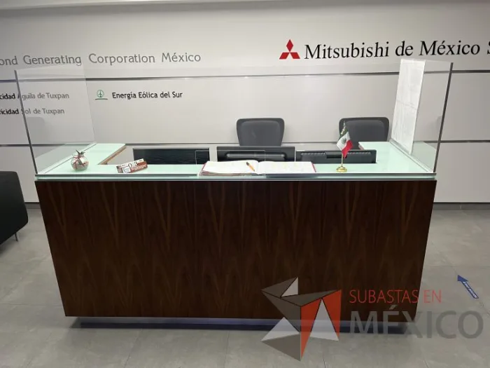 Lote 162 - Mueble de recepción para 2 personas color café con cubierta de vidrio - Imagen 9