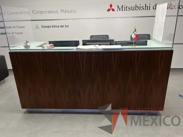 Lote 162 - Mueble de recepción para 2 personas color café con cubierta de vidrio - Imagen 8