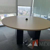 Lote 038 - Mesa de trabajo circular con base color negro