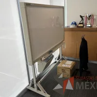Lote 165 -Pizarrón electrónico con estructura metálica - Imagen 8