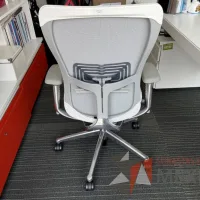 Lote 007 - Silla operativa con ruedas, descansabrazos asiento y respaldo en color blanco - Imagen 4