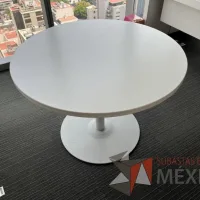 Lote 008 - Mesa de trabajo circular con base metálica y cubierta color blanco - Imagen 4
