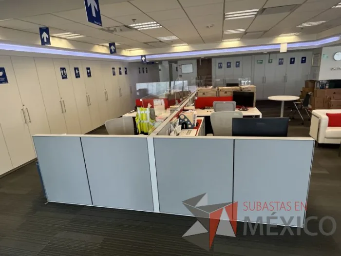 Lote 011 - Estación de trabajo para 8 personas