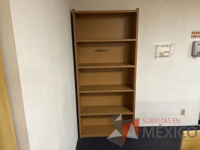 Lote 026 - Librero de 4 entrepaños color madera - Imagen 3