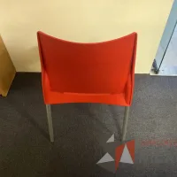 Lote 027 - 2 Sillas de comedor de 4 patas con asiento y respaldo liso color rojo - Imagen 2