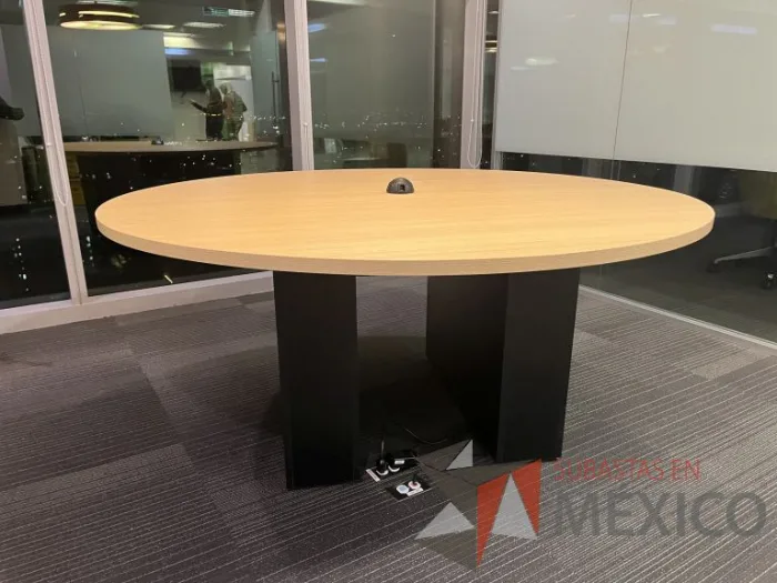 Lote 003 - Mesa de trabajo circular con base color negro - Imagen 5