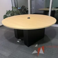 Lote 003 - Mesa de trabajo circular con base color negro