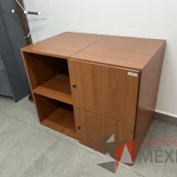 Lote 013 - Credenza con 2 puertas y 1 entrepaño color café - Imagen 7