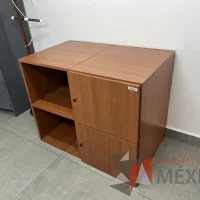 Lote 013 - Credenza con 2 puertas y 1 entrepaño color café - Imagen 6