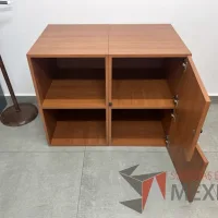 Lote 013 - Credenza con 2 puertas y 1 entrepaño color café - Imagen 3