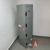Lote 014 - Locker metálico alto color gris de 4 puertas