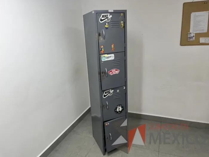 Lote 006 - Locker metálico alto color gris de 4 puertas - Imagen 5