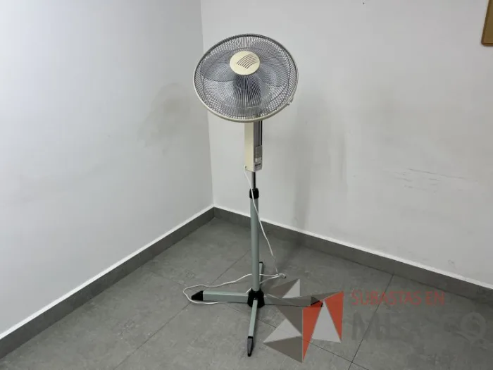 Lote 016 - Ventilador de aspas color blanco - Imagen 8