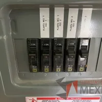 Lote 016 - 4 Controles de velocidad de aire acondicionado, 4 bases metálica color negro y 4 condensadores de aire acondicionado - Imagen 17