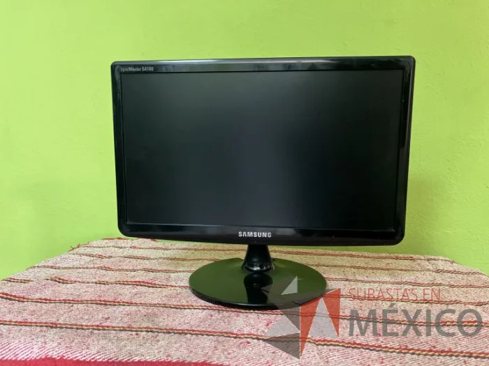 Lote 006 - 2 CPU´S, 4 monitores Samsung, 1 servidor, 3 teclados y 2 mouse - Imagen 18