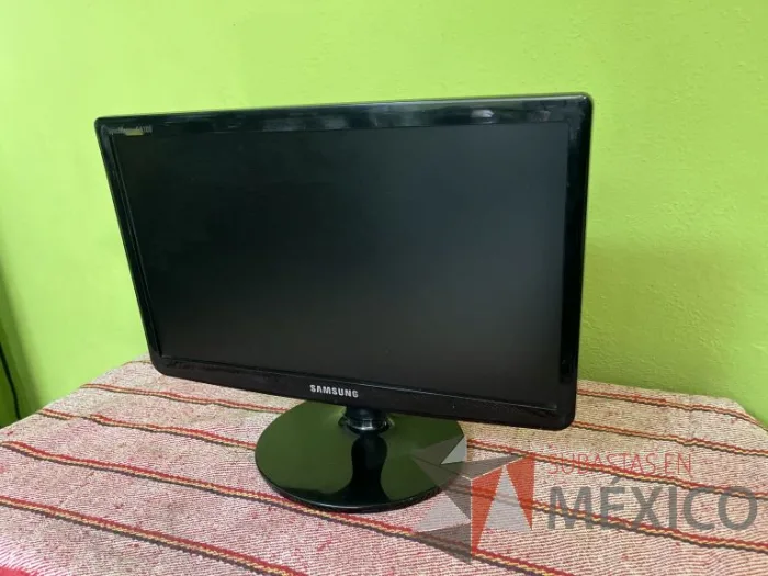 Lote 006 - 2 CPU´S, 4 monitores Samsung, 1 servidor, 3 teclados y 2 mouse - Imagen 22