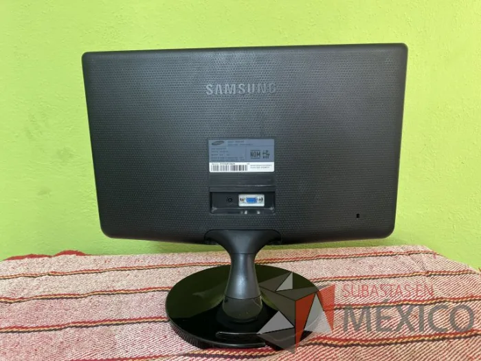 Lote 006 - 2 CPU´S, 4 monitores Samsung, 1 servidor, 3 teclados y 2 mouse - Imagen 20