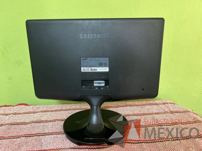 Lote 006 - 2 CPU´S, 4 monitores Samsung, 1 servidor, 3 teclados y 2 mouse - Imagen 21