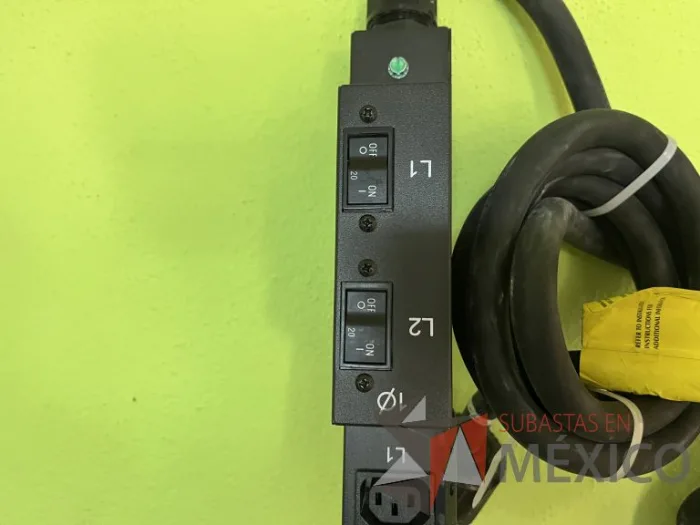 Lote 021 - 2 Gabinetes de comunicaciones color negro y 2 barras de contactos con 2 líneas de 10 conectores - Imagen 27