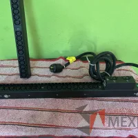 Lote 021 - 2 Gabinetes de comunicaciones color negro y 2 barras de contactos con 2 líneas de 10 conectores - Imagen 23