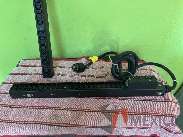 Lote 021 - 2 Gabinetes de comunicaciones color negro y 2 barras de contactos con 2 líneas de 10 conectores - Imagen 23