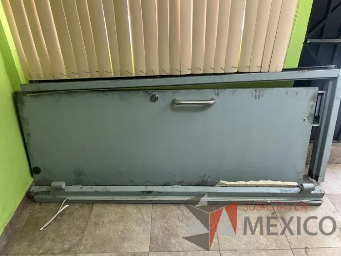 Lote 001 - Puerta blindada con marco metálico, llave y chapa. - Imagen 8