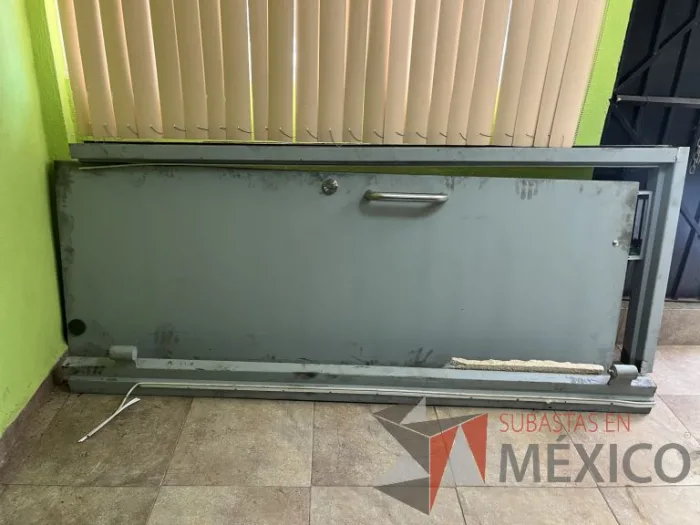 Lote 001 - Puerta blindada con marco metálico, llave y chapa. - Imagen 7