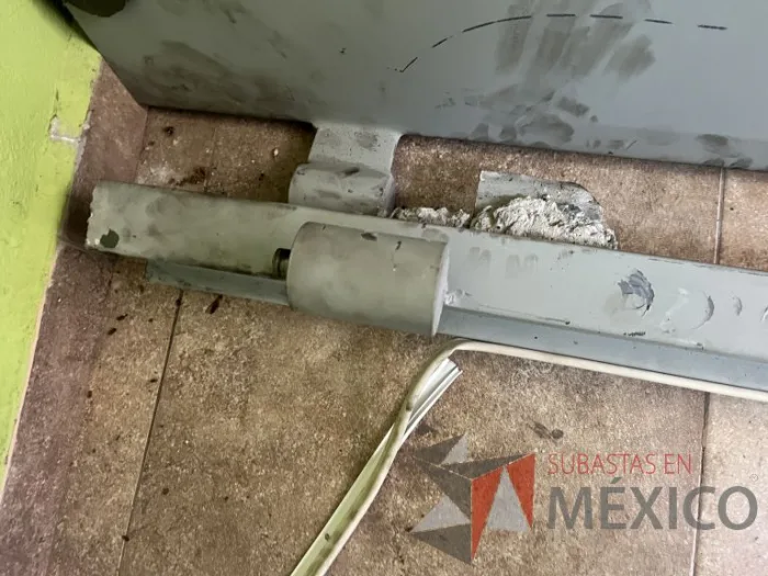 Lote 001 - Puerta blindada con marco metálico, llave y chapa. - Imagen 3