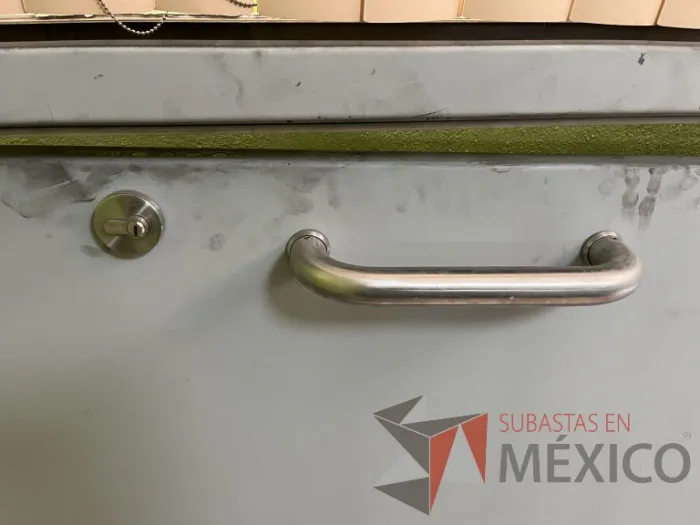 Lote 001 - Puerta blindada con marco metálico, llave y chapa. - Imagen 2