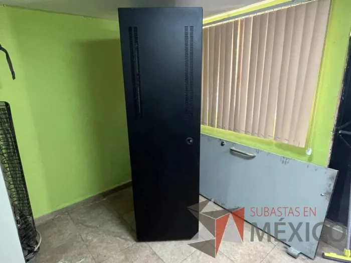 Lote 021 - 2 Gabinetes de comunicaciones color negro y 2 barras de contactos con 2 líneas de 10 conectores - Imagen 14