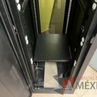 Lote 021 - 2 Gabinetes de comunicaciones color negro y 2 barras de contactos con 2 líneas de 10 conectores - Imagen 10
