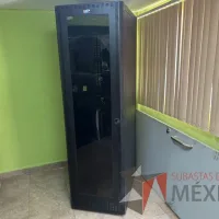 Lote 021 - 2 Gabinetes de comunicaciones color negro y 2 barras de contactos con 2 líneas de 10 conectores - Imagen 15